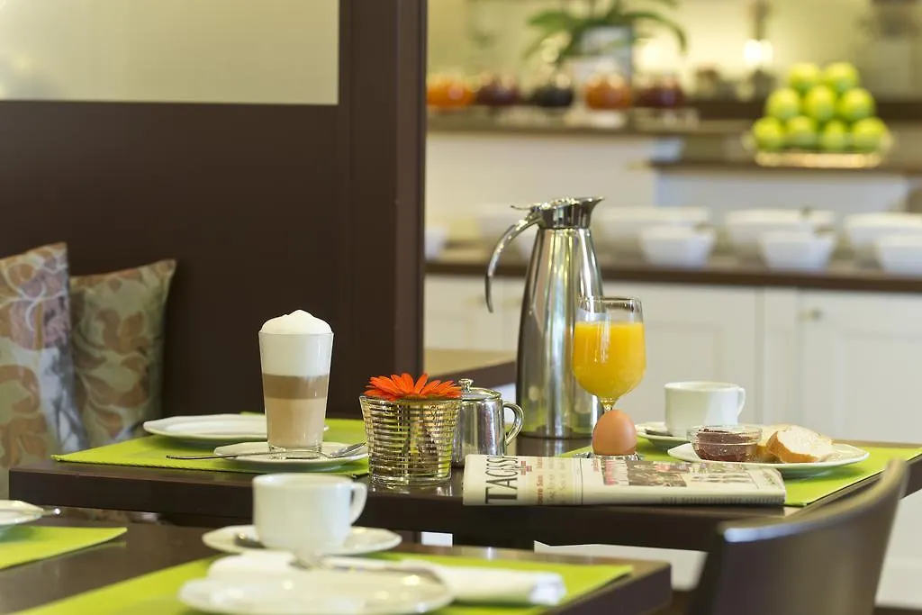 ****  Hotel Mondial Am Kurfuerstendamm Berlin Németország