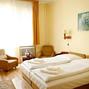 ** Hotell Bara Junior Ungern